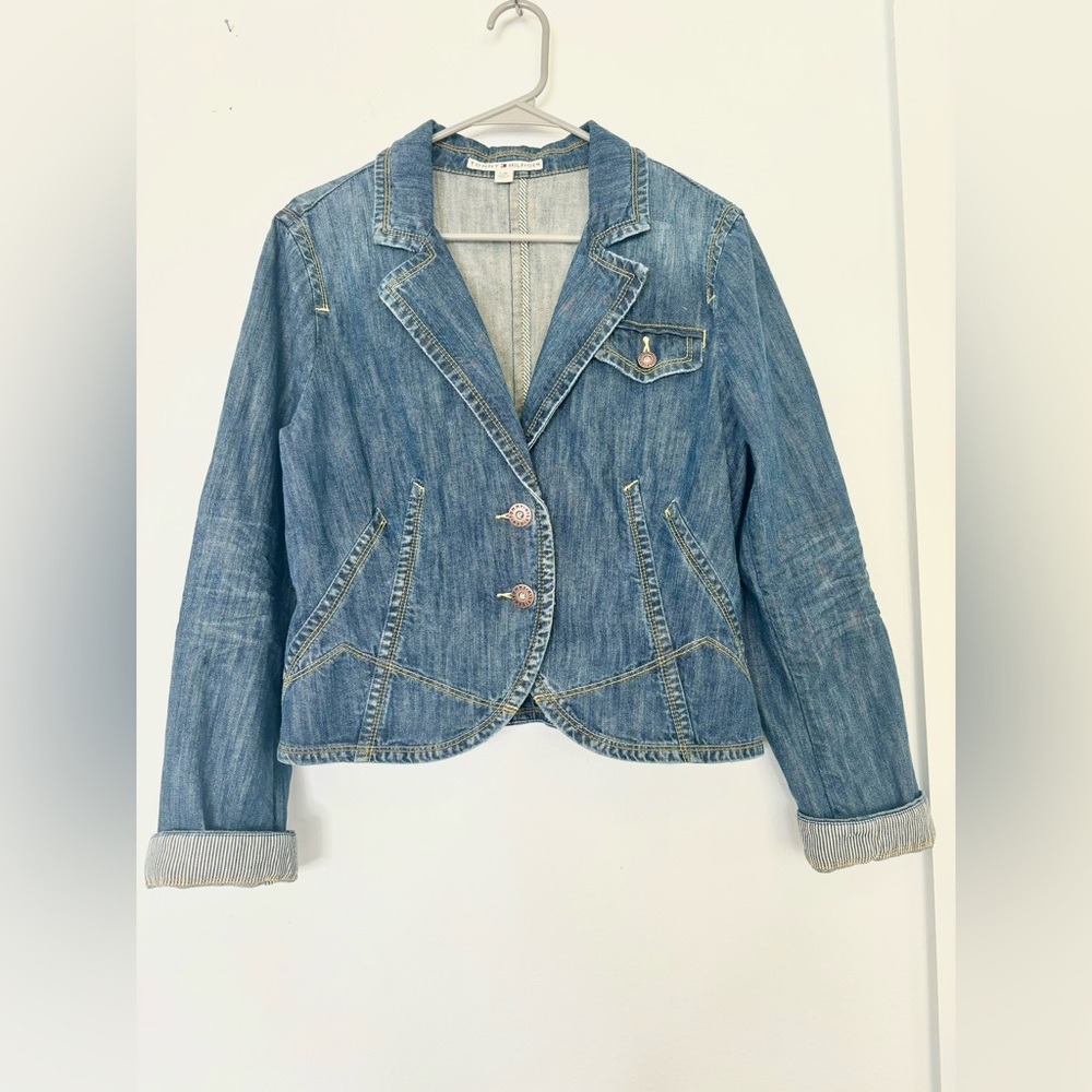 TOMMY HILFIGER ROUNDED DENIM JEAN JACKET WITH CUFFED SLEEVES SZ LARGE